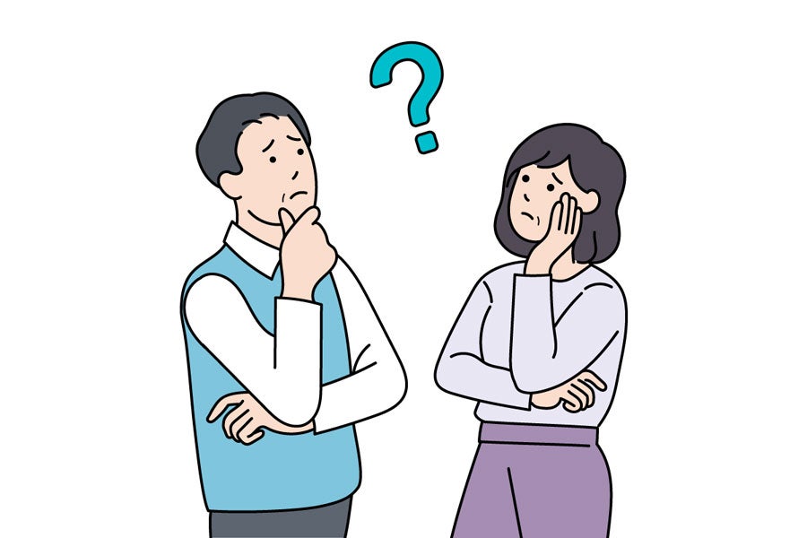 悩む様子の高齢の男女